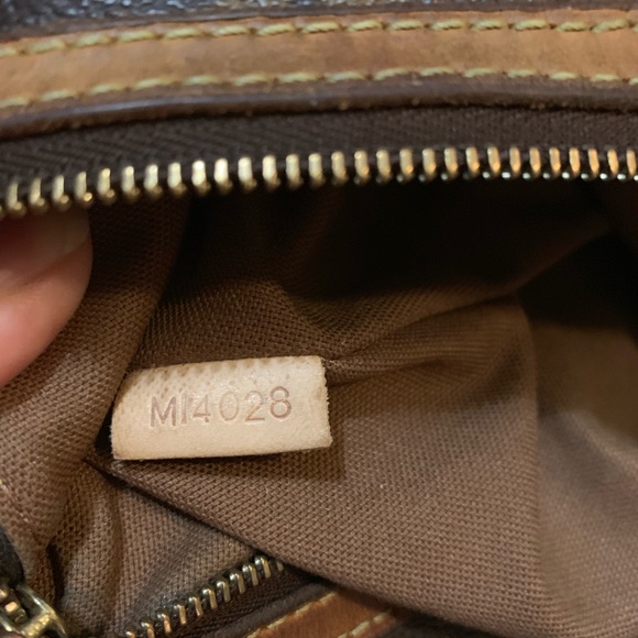 Authentic Louis Vuitton Bosphore cross body - Picture 5 of 7